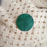 Смокинова брошка